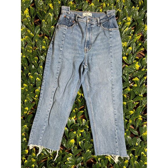 Abercrombie and Fitch The 90's Straight Ultra high Rise Ankle Crop Jean Size 8L - Picture 1 of 5